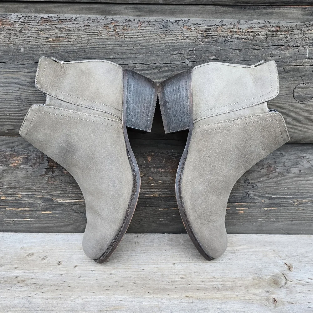 Clarks Maypearl Ramie Coastal Cowgirl Nubuck Leather Comfort Bootie 7M